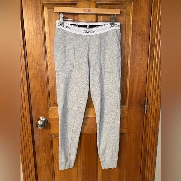 EUC CALVIN KLEIN GREY SWEATPANTS CROPPED JOGGERS S SMALL WOMANS - Picture 3 of 6